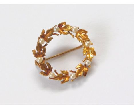 PEARL BROOCH. A small wreath brooch set with cultured pearls. Width 2cm.  Please note that all items in this auction are prev