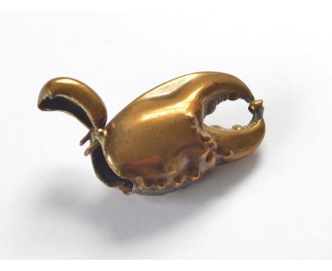 VESTA CASE. A novelty vesta case in the form of a lobster claw. Length 5cm.  Please note that all items in this auction are p