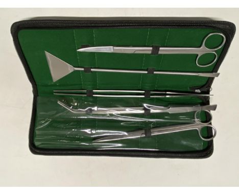 A cased set of tools for terrariums 