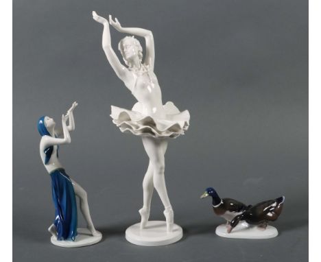 3 Rosenthal FigurenKunstabteilung Selb, 1937, 1940 und 1946, Porzellan, glasiert, 2x in Unter- bzw. Aufglasur staffiert, best