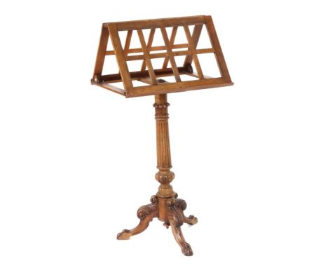 Duett-Notenständer auf Tripod-SäuleEnde 19. Jh., Mahagoni, Dreifuß mit Tatzen, kannelierter Säulenschaft auf Vasenkorpus, 2 v