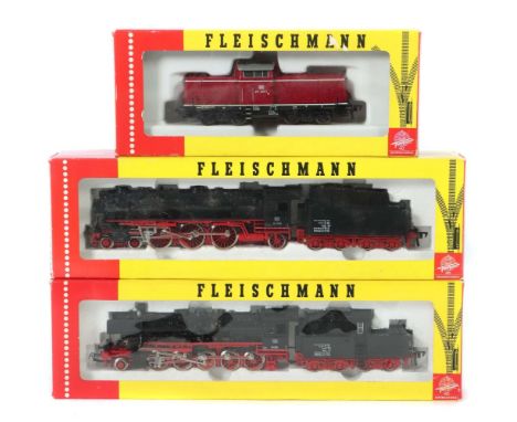 3 LokomotivenFleischmann, Spur H0, 1 x Dampflok mit Tender 1362, bez. 01 200 DB, schwarz; 1 x Dampflok mit Tender, bez. 50 05