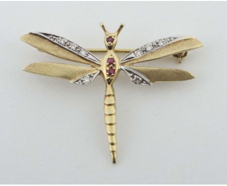 LibellenbroscheGelbgold 585, zierliche Brosche in Form einer Libelle, besetzt mit 8 Achtkantdiamanten von je ca. 0,01 ct sowi