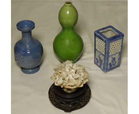 3 SMALL ORIENTAL VASES & A CERAMIC BOQUET URN VASE TO TREEN BASE  