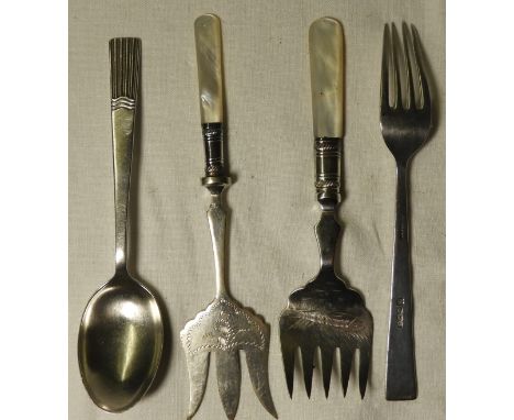SILVER CHILDS SPPON & FORK 54.8G & 2 PLATED FORD  
