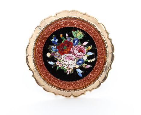  Florale Mosaikarbeit  Material: geprüft auf 10 kt Gold Durchmesser: 41,9 mm Gesamtgewicht: 14,4 g Datierung: Vintage Beschre