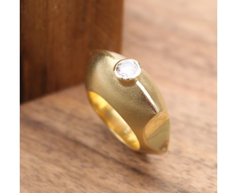  Design Ring mit einem Brillanten ca. 0,25 ct  Material: 585 Gold Diamanten: 1 Brillant, ca. 0,25 ct, VS, J - K  Breite: 6 - 