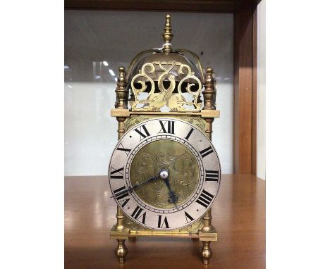 Good quality 17th century-style brass lantern clock with French movement by Richard et Cie, Paris.The case and dial appear in