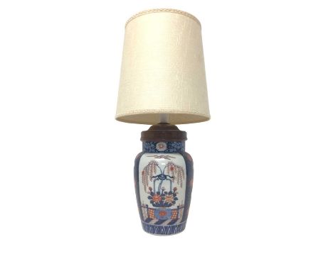 Japanese imari pattern porcelain vase, of baluster form, converted to a lamp, with shade, total height 47cm