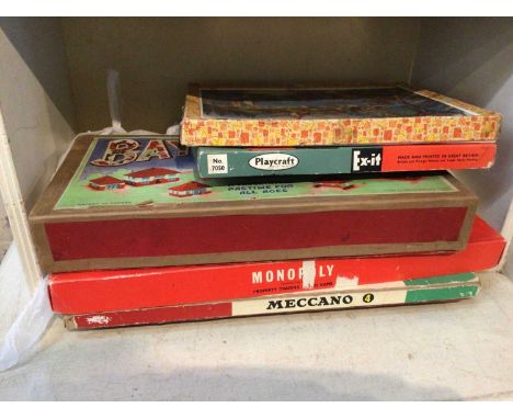 Group of toys including Bayko Set 1, Meccano set 4 together with other games
