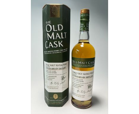 A bottle of The Old Cask Single Malt Scotch Whisky, distilled at Bunnahabhain Distillery (est.1881), Hunter Laing Company, di