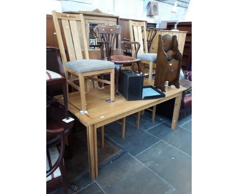 A LIGHT WOOD DINING TABLE WITH FOUR CHAIRS