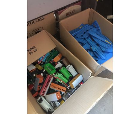 2 BOXES OF THOMAS THE TANK ENGINE TOY CARRIAGES AND TRACK