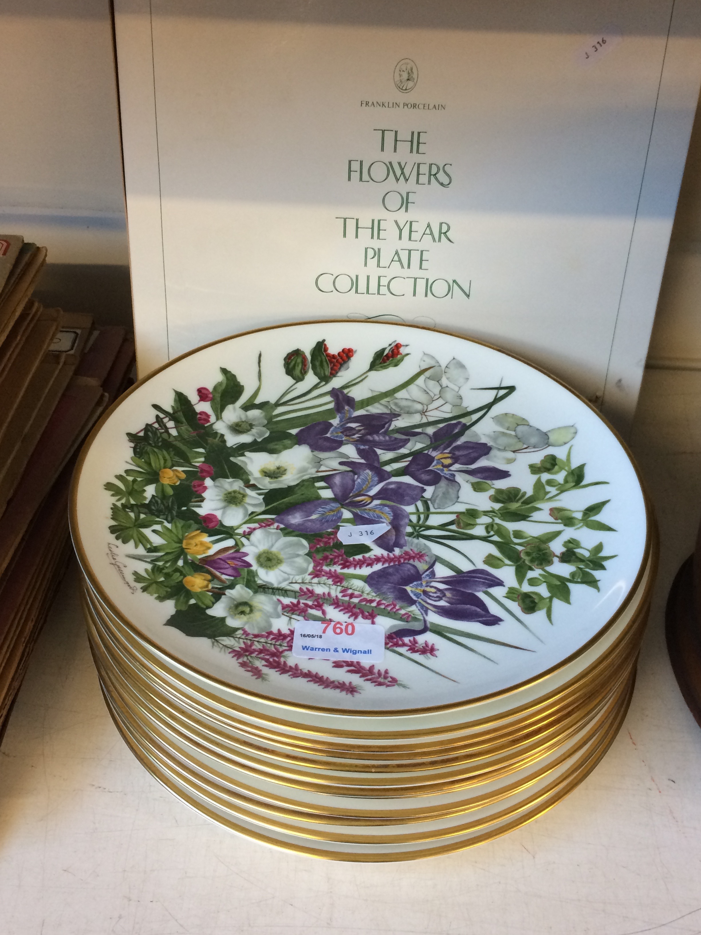 FRANKLIN MINT THE FLOWERS OF THE YEAR PLATE COLLECTION (12)