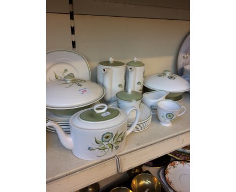 SUSIE COOPER KATINA DINNER WARE APPROX. 24 PIECES    F4
