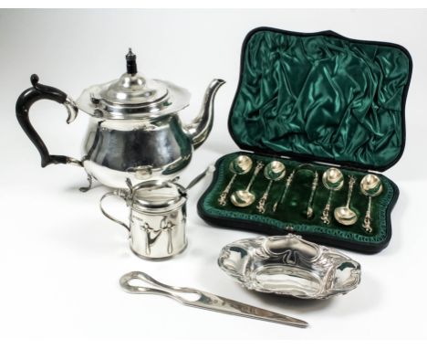 A George V silver baluster shaped tea pot with shaped rim, ebonised scroll handle and replacement finial, on paw feet, 6.5ins