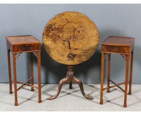 A George III mahogany circular tripod table with plain one-piece top on bulbous turned centre column and cabriole support, 22