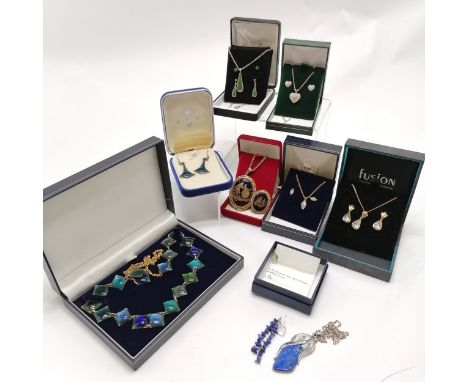 Qty of boxed jewellery inc blue / green enamel, Limoges pendant on chain with brooch, blue stone pendant with silver chain + 