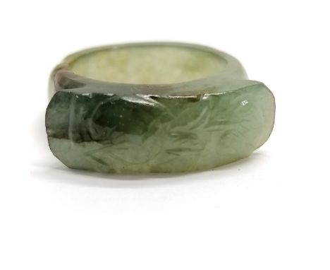 Carved green jade ring depicting fruit &amp; leaves - approx size K½