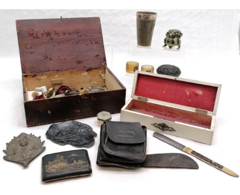 Qty of oddments inc novelty brass inkwell, John Petty penknife (losses to tip), silver mounted horn beaker &amp; 2 napkin rin