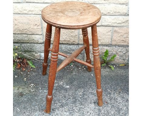 Antique Country Elm circular stool, on cross stretcher, with turned legs, 31 cm diameter, 56 cm height, with slight splitting