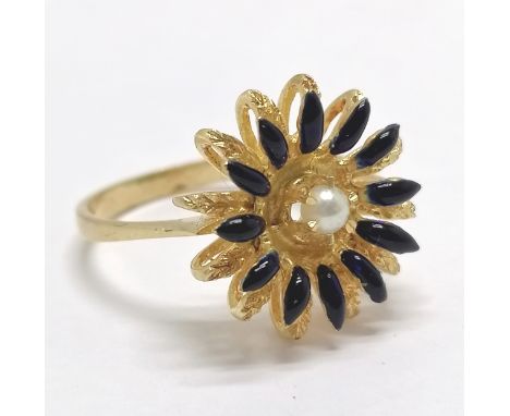 18ct marked gold blue enamel &amp; pearl set flower shaped ring - size M &amp; 4.3g total weight 