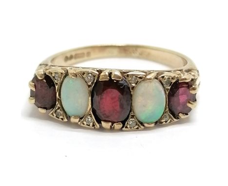 9ct hallmarked gold opal / garnet / diamond ring - size S &amp; 4.7g total weight 