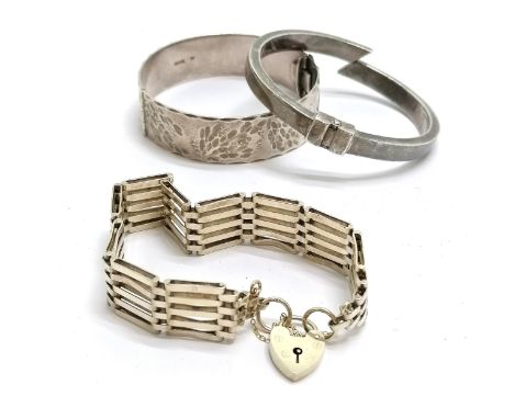 2 silver bangles (5.5cm internal diameter for solid bangle) &amp; silver 5 bar gate link bracelet - total 78g 