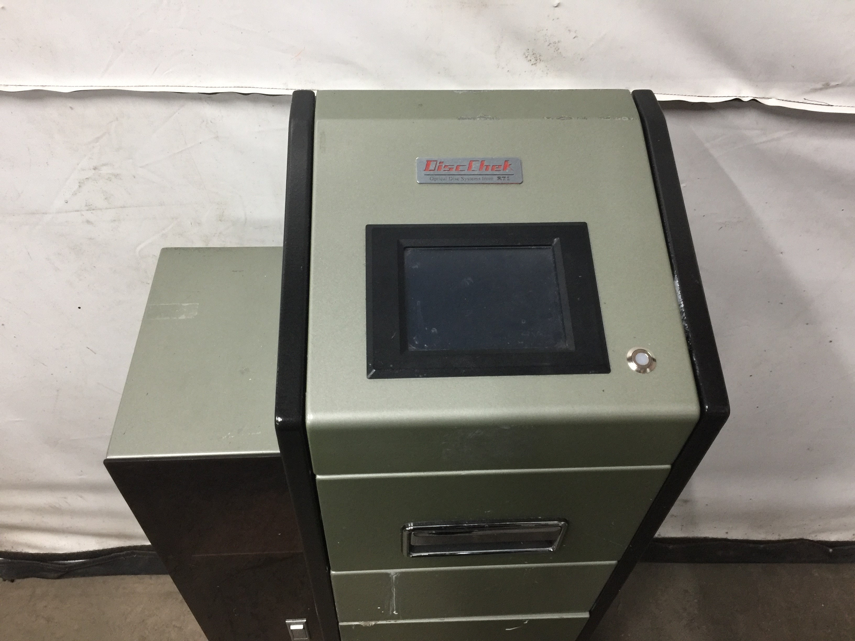 Eco Master disc repair machine The Eco Master is an automated disc