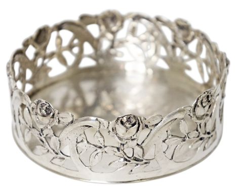 Flaschenuntersetzer Silber 800, mehrf. punz., Halbmond und Krone, umlaufend Rosenranken, durchbrochen gearbeitet, Durchmesser
