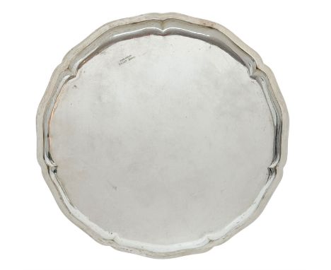 Rundes großes Silbertablett Silber 800, mehrfach punz. Halbmond und Krone, Herm. Nicolai, 16737, H 1,5cm , Durchmesser 31 cm,