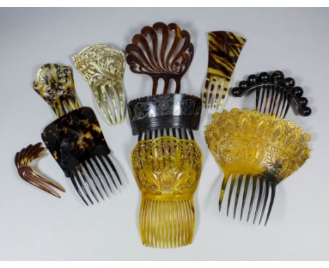 A 19th Century Spanish tortoiseshell mantilla comb, the crest finely carved with leafage, 7.25ins x 5.75ins overall, a 19th C