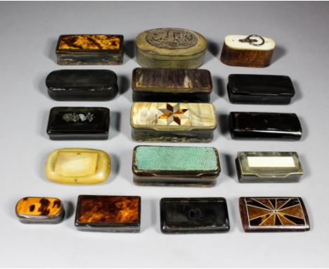 A Victorian rectangular horn snuff box with shagreen panel to lid, 3.5ins x 1.625ins x 1ins high, and fifteen other horn and 