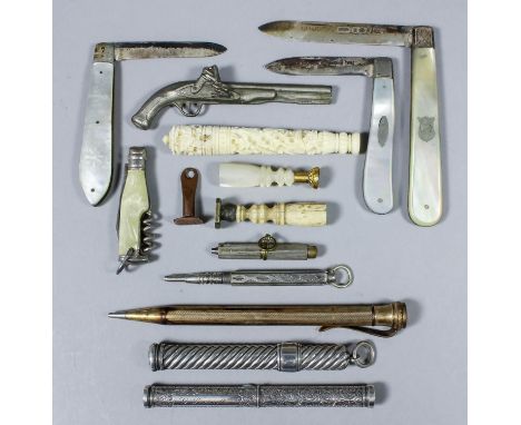 A late 19th/early 20th Century Sampson Mordan & Co. silvery metal propelling pencil and pen, the body finely chased with a sc