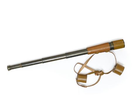 BROADHURST CLARCKSON &amp; Co Telescopic spyglass 20TH CENTURY Metal with its harness and fawn leather protective case. L : 8