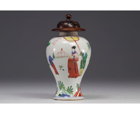 China, Doucai porcelain vase with figures, Ming period. - Weight: 710 g - Shipping available - Region: Chine - Sizes: H 190 m