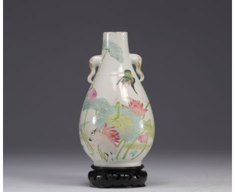 China, Qianjiang cai porcelain vase decorated with flowers and birds, 19th century. - Weight: 740 g - Shipping available - Re