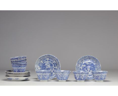 Set of white and blue bowls and saucers with various flower decorations from 18th century - Weight: 740 g - Shipping availabl