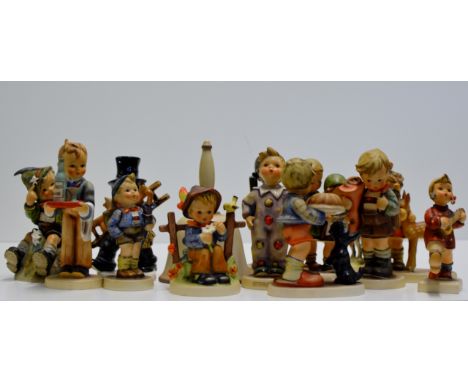 A COLLECTION OF 13 VARIOUS GOEBEL / HUMMEL FIGURINE ORNAMENTS TOGETHER WITH A GOEBEL / HUMMEL TABLE BELL     