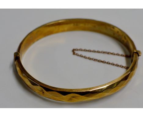 9 CARAT GOLD BANGLE - APPROXIMATE WEIGHT = 11 GRAMS     