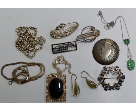LOT COMPRISING 3 VARIOUS SILVER RENNIE MACKINTOSH BROOCH PINS, 2 SILVER CHAINS, SILVER PENDANT ON CHAIN, MODERNIST SILVER PEN