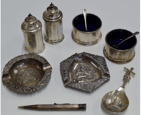 4 PIECE STERLING SILVER CRUET SET WITH LONDON ASSAY MARKS BY HAMILTON &amp; CO (OF CALCUTTA) &amp; DATED 1926 TOGETHER WITH A