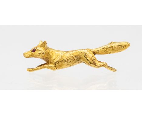 A ruby set 9ct gold brooch, carved in the form of a running fox, the eyes set with small rubies, length approx 30mm, hallmark