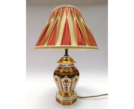 Royal Crown Derby 1128 imari table lamp with shade, 1st quality.