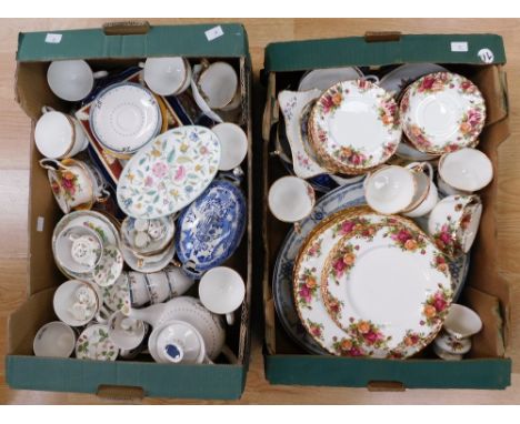 A quantity of mixed ceramics including Royal Albert 'Old Country Roses' dinner, medium sized and side plates, cups and saucer