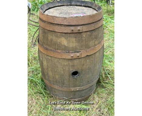 Small vintage barrel, 64cm (h) x 35cm (dia) / Please bring equipment and labour to assist with removal of all lots. All lots 