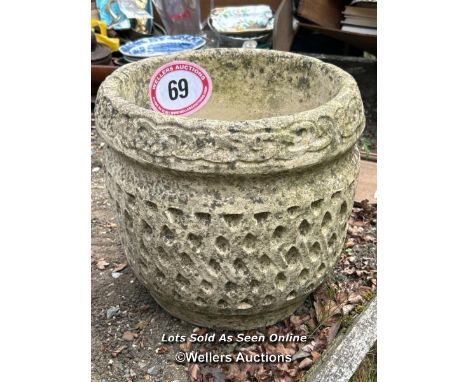 Cotsworld style round planter, 30cm (h) x 33cm (dia) / Please bring equipment and labour to assist with removal of all lots. 
