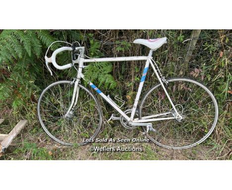Vintage Reynolds 531 bicycle / Please bring equipment and labour to assist with removal of all lots. All lots are located at 
