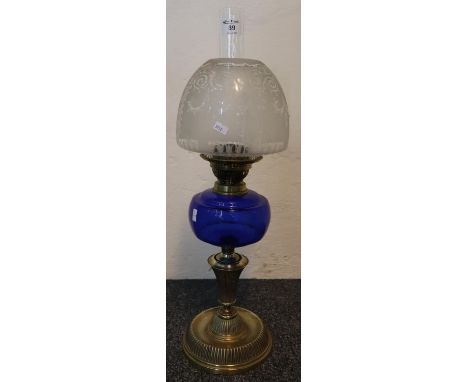 Early 20th Century double burner oil lamp having frosted and clear glass etched foliate shade, blue glass reservoir, standing