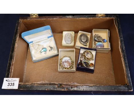 A collection of silver and costume jewellery in wooden case. (B.P. 24% incl. VAT) Box is poor, split and worn